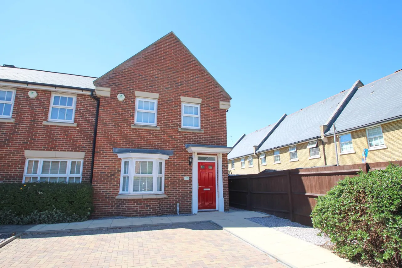3 bed house for sale — Reed Court, Greenhithe