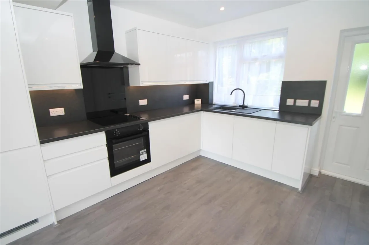 Birmingham Road, Rowley Regis, photo 2