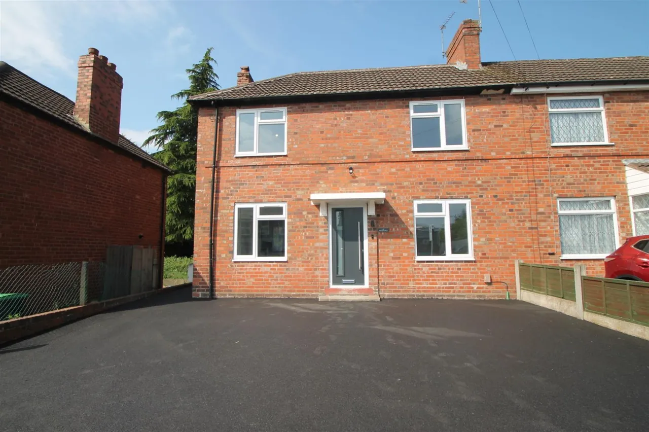 3 bed property for sale — Birmingham Road, Rowley Regis