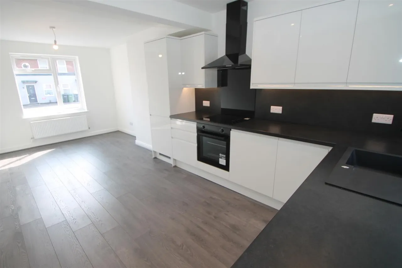 Birmingham Road, Rowley Regis, photo 10
