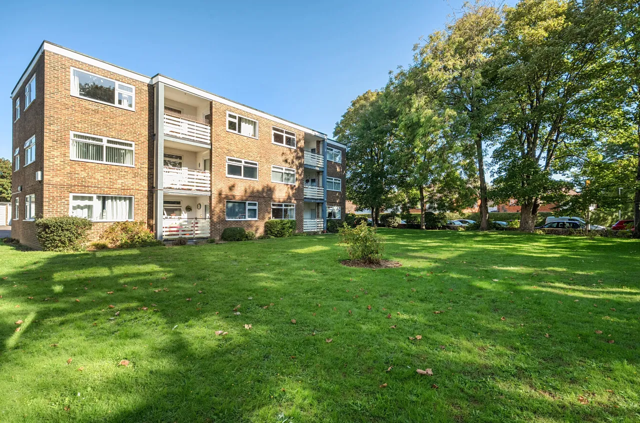 2 bed flat for sale, Goring Street, Goring-by-Sea, BN12
