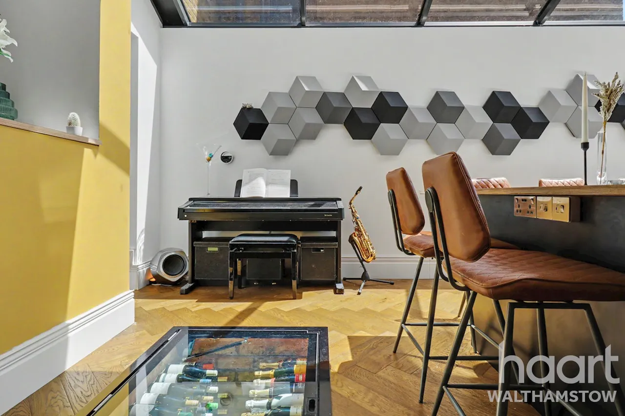 Brookscroft Road, London, E17, photo 13