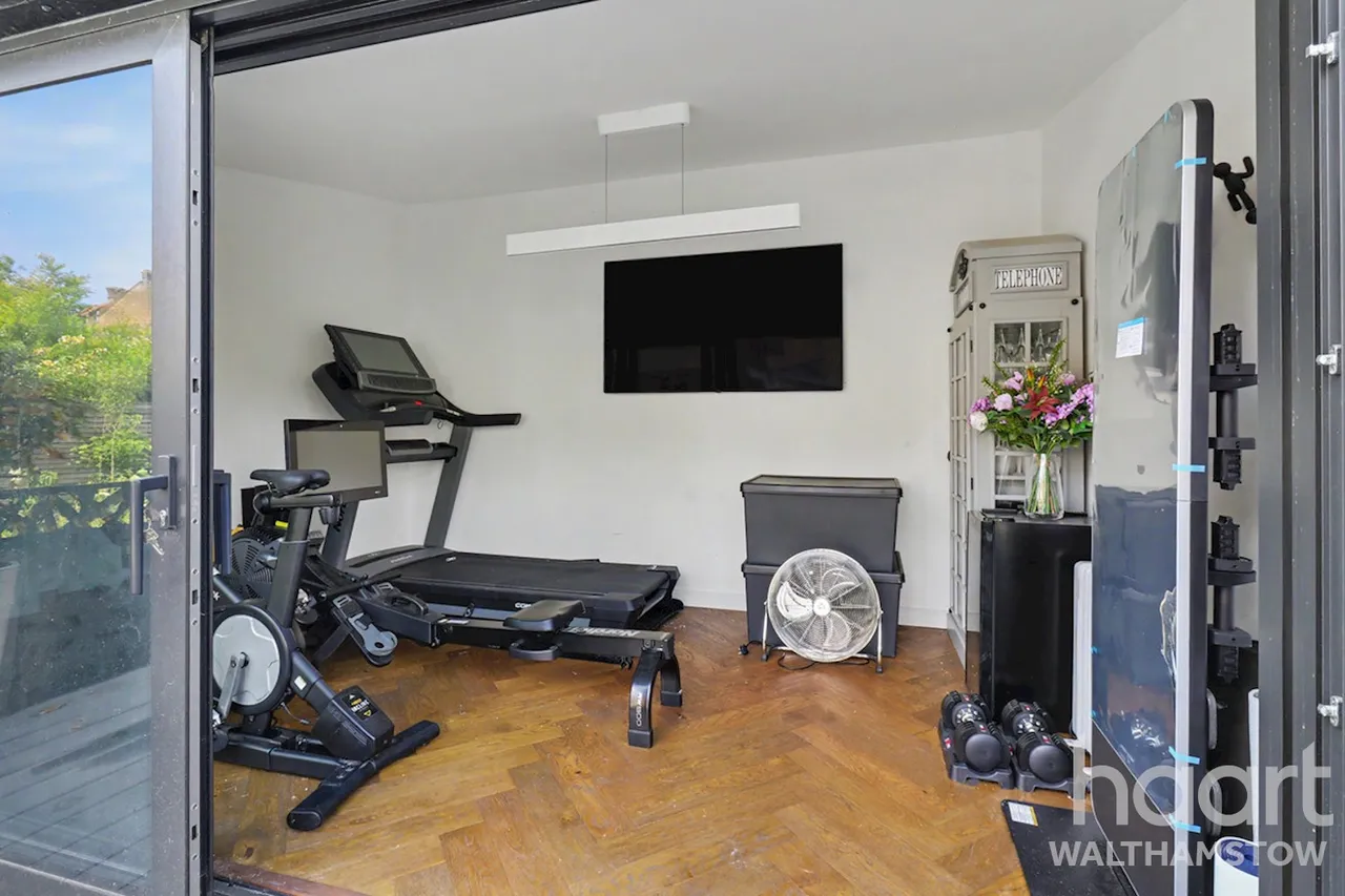 Brookscroft Road, London, E17, photo 41
