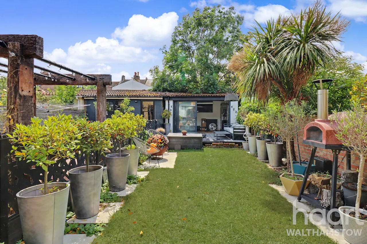 Brookscroft Road, London, E17, photo 23