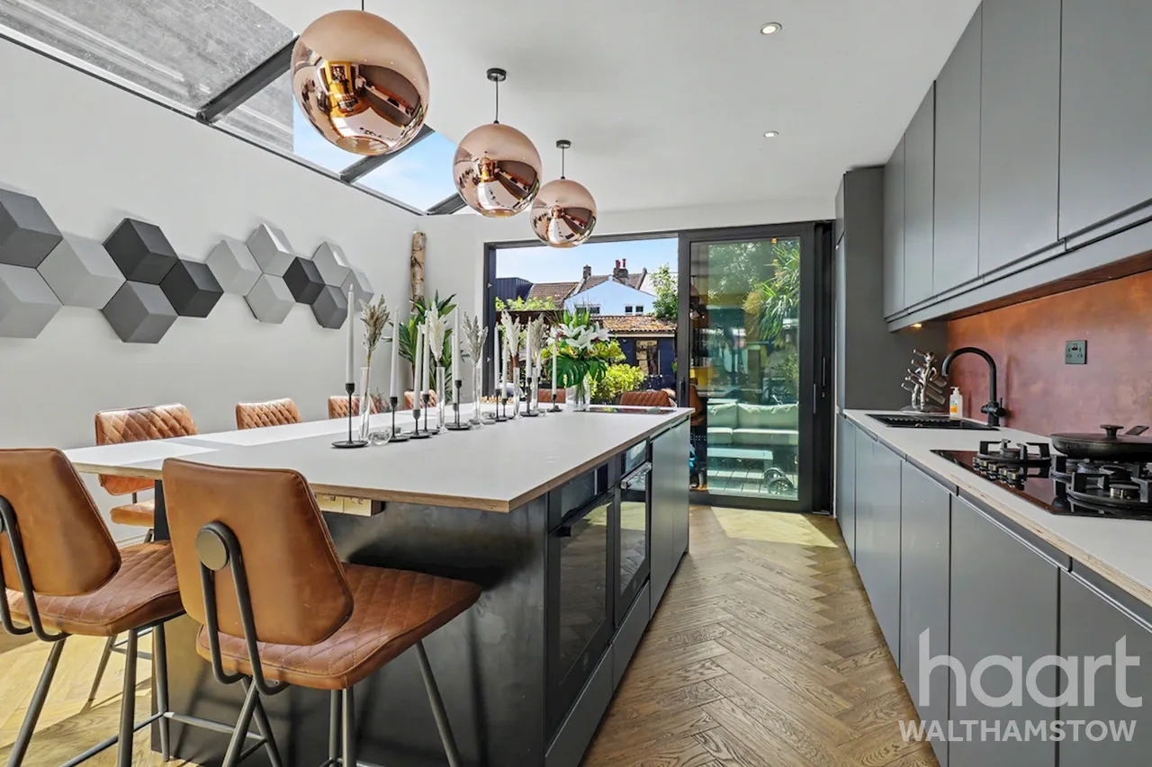 Brookscroft Road, London, E17, photo 8