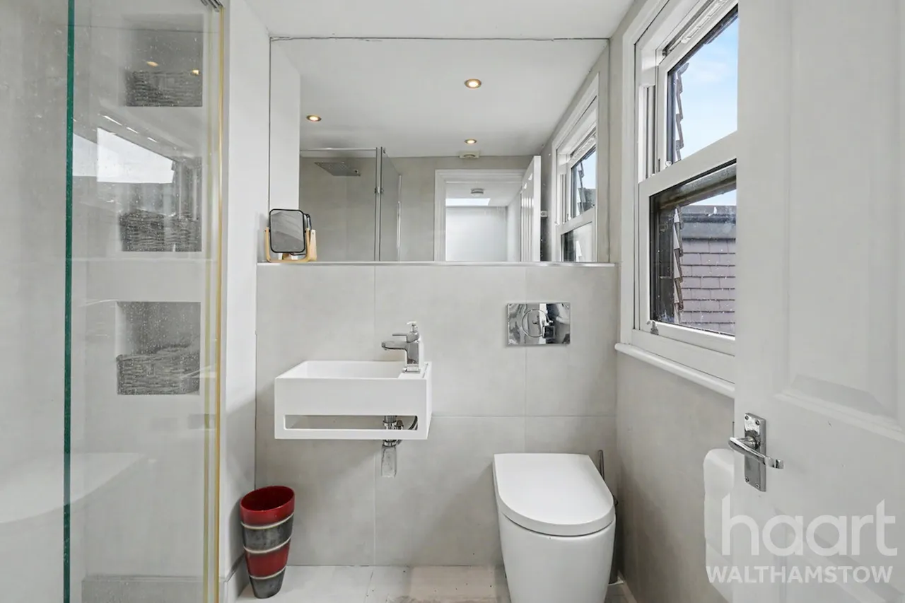 Brookscroft Road, London, E17, photo 38