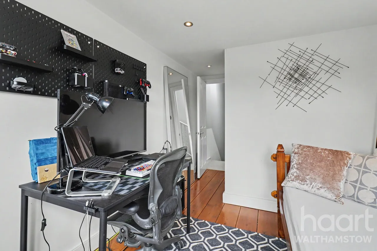 Brookscroft Road, London, E17, photo 40