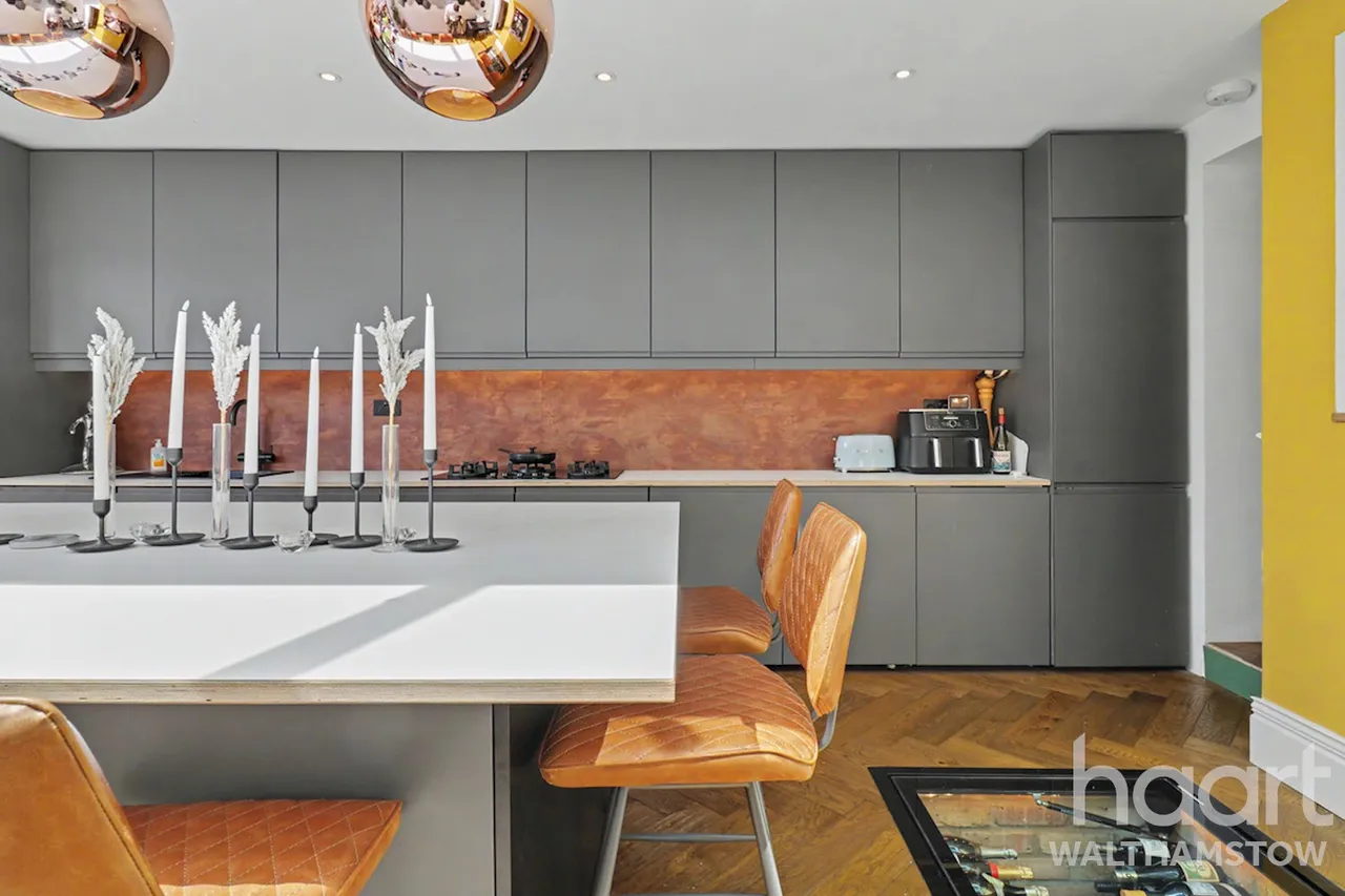 Brookscroft Road, London, E17, photo 11