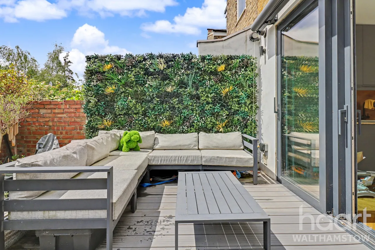 Brookscroft Road, London, E17, photo 20