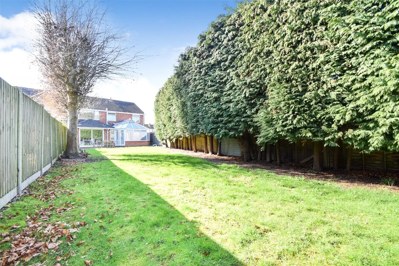 Ives Close, Yateley, GU46, photo 17