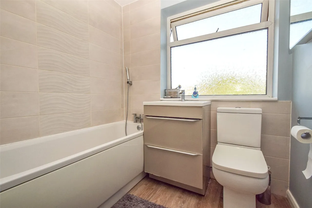 Ives Close, Yateley, GU46, photo 11