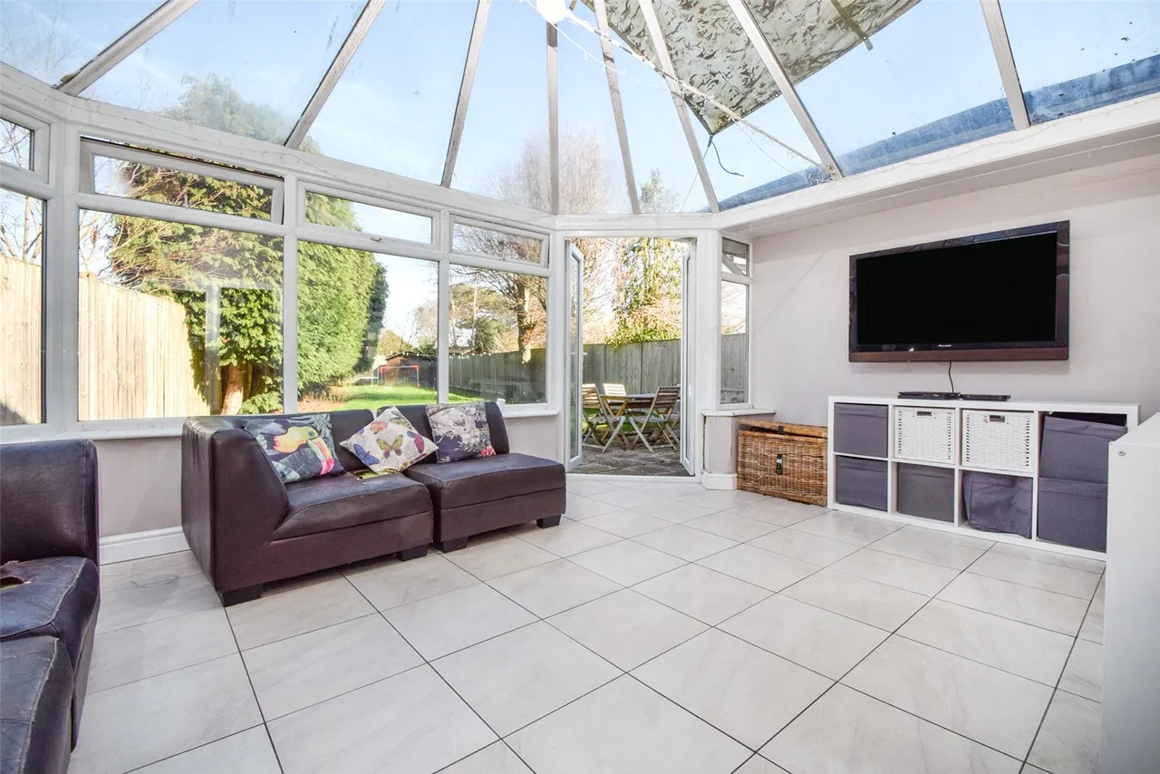 Ives Close, Yateley, GU46, photo 4