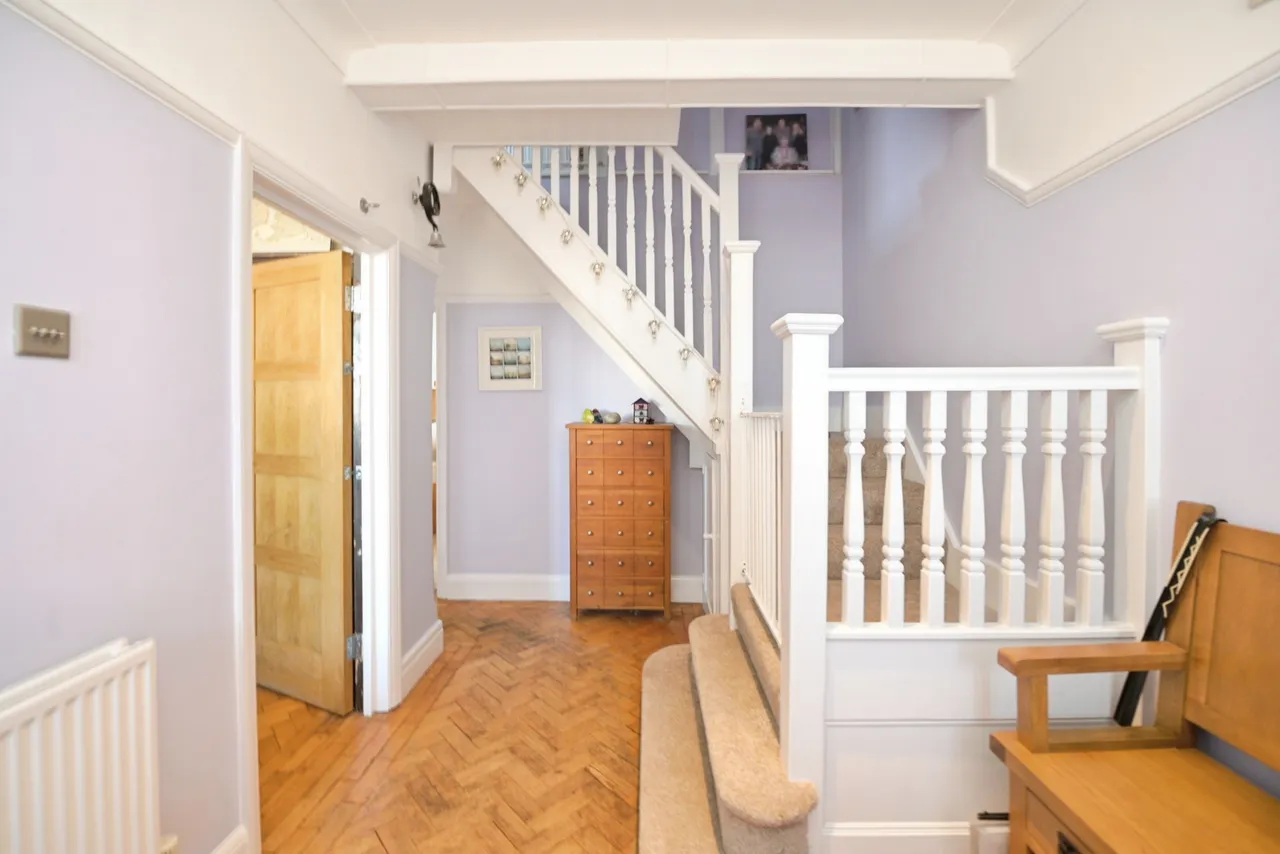 Havering Drive, Romford, RM1, photo 2