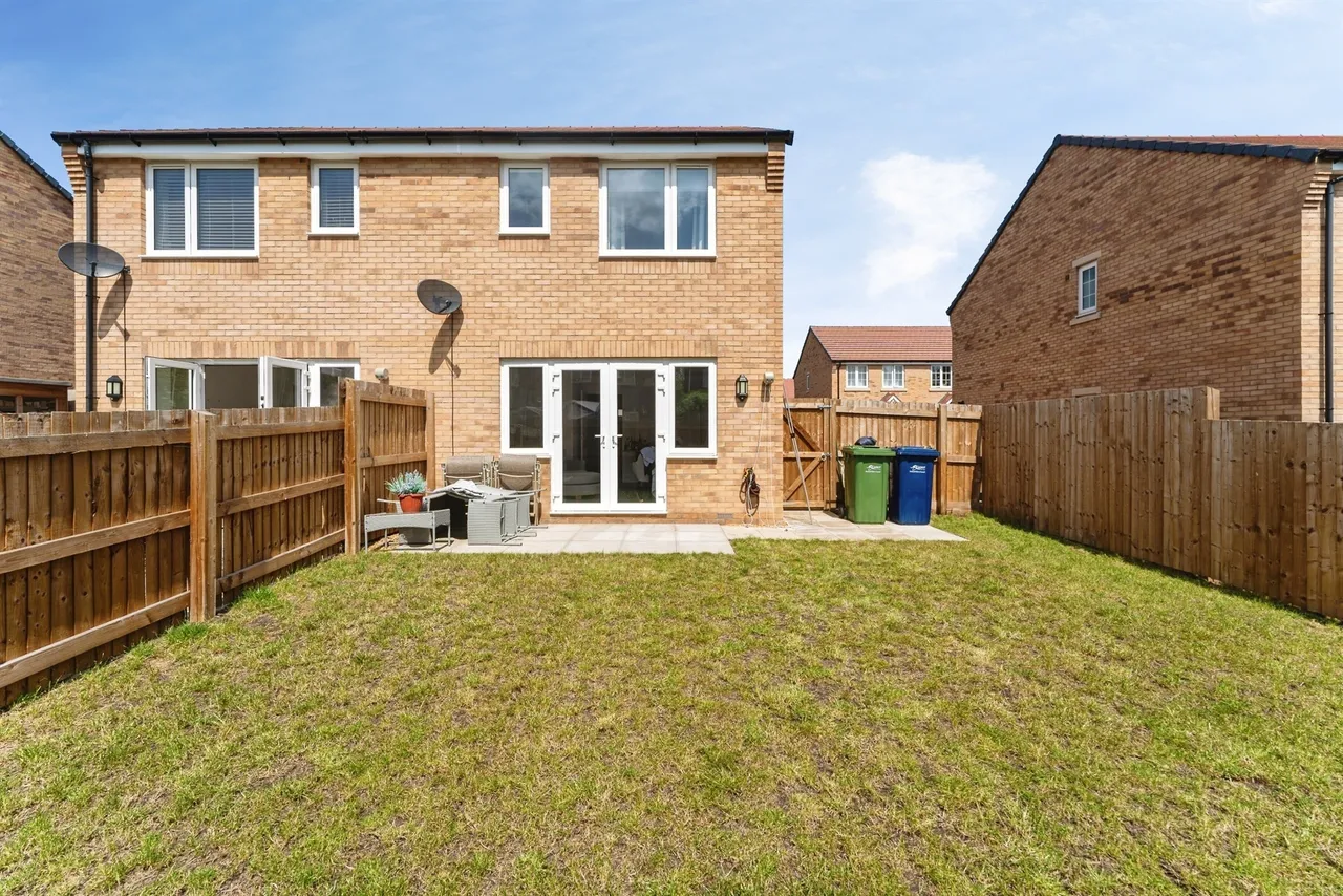 Hazelnut Close, March, photo 11