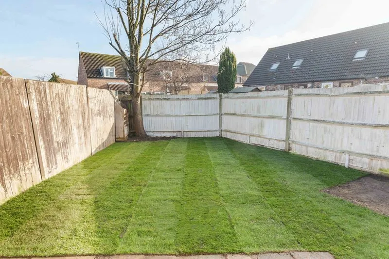 West Palace Gardens, Weybridge KT13 8PU, photo 7