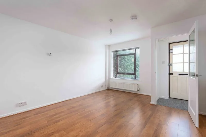 West Palace Gardens, Weybridge KT13 8PU, photo 4