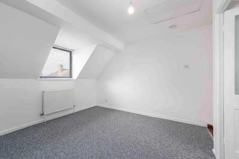 West Palace Gardens, Weybridge KT13 8PU, photo 5