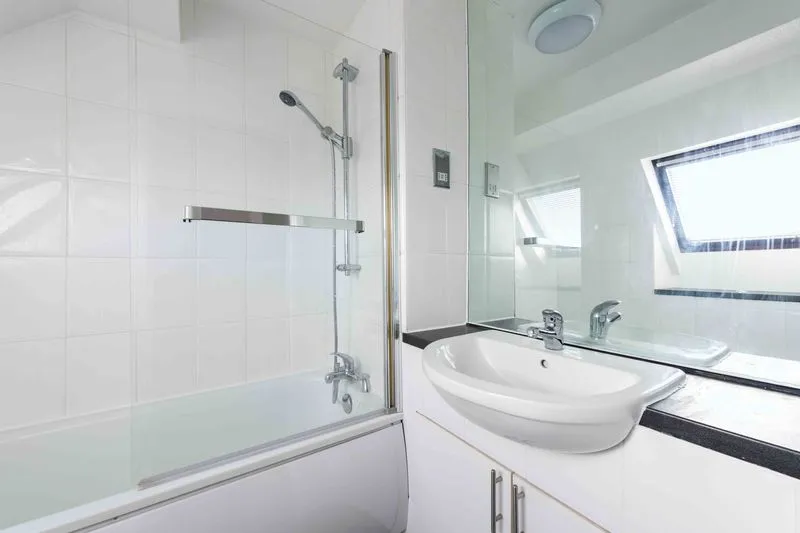 West Palace Gardens, Weybridge KT13 8PU, photo 6