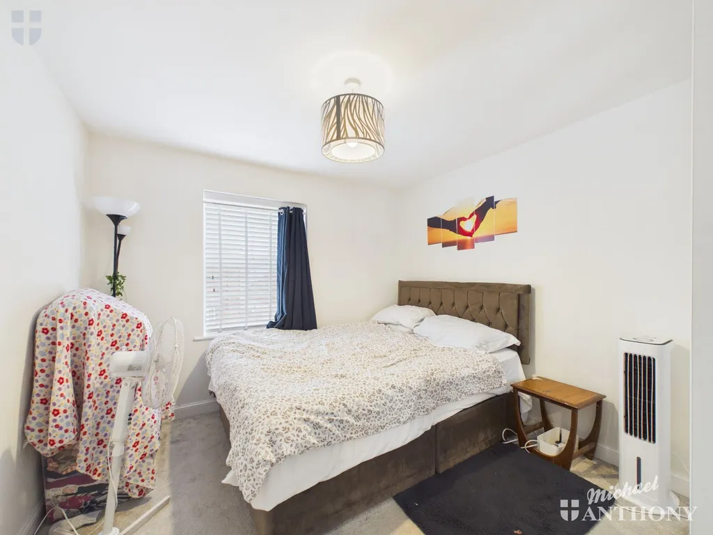 Sutton Grove, Kingsbrook, HP22, photo 11