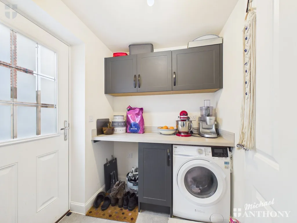 Sutton Grove, Kingsbrook, HP22, photo 17