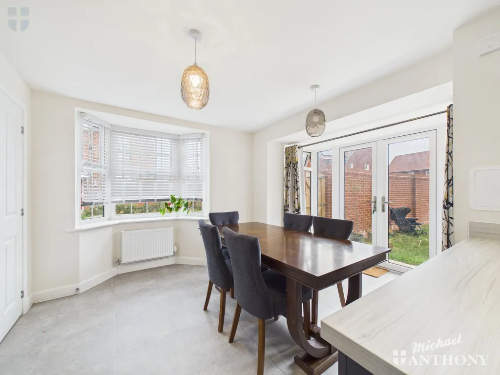 Sutton Grove, Kingsbrook, HP22, photo 14