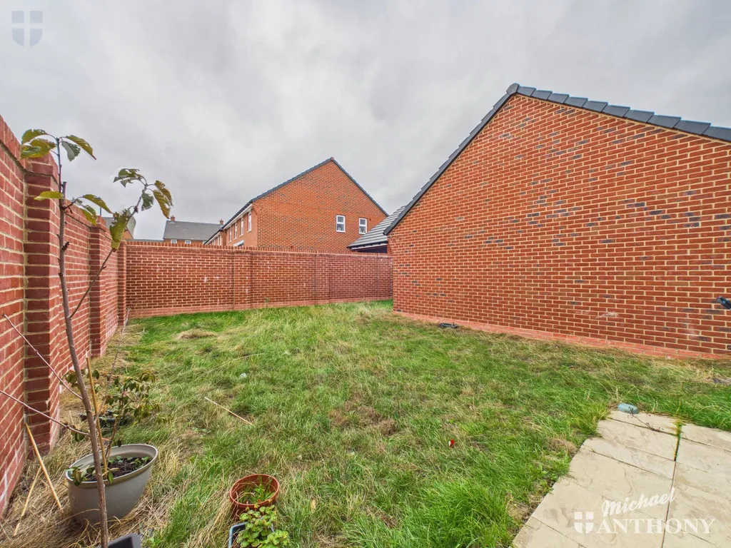 Sutton Grove, Kingsbrook, HP22, photo 19