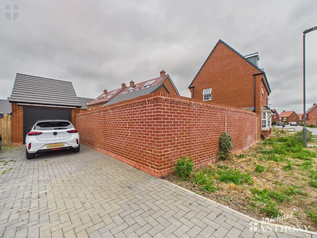 Sutton Grove, Kingsbrook, HP22, photo 21