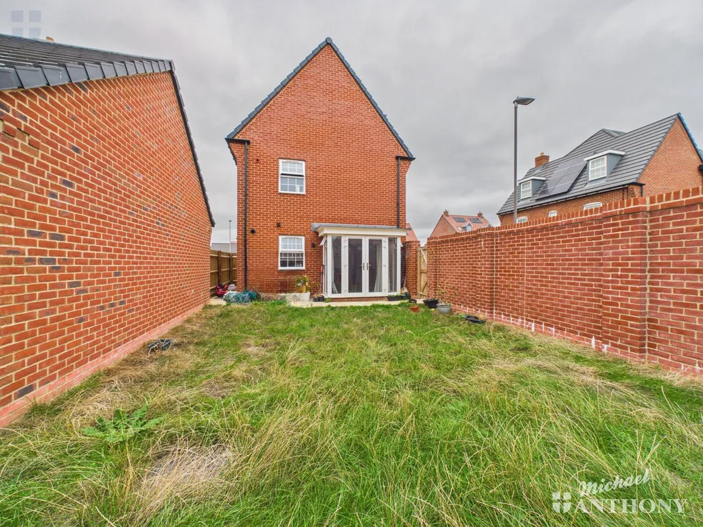 Sutton Grove, Kingsbrook, HP22, photo 3