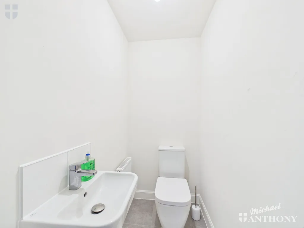 Sutton Grove, Kingsbrook, HP22, photo 18