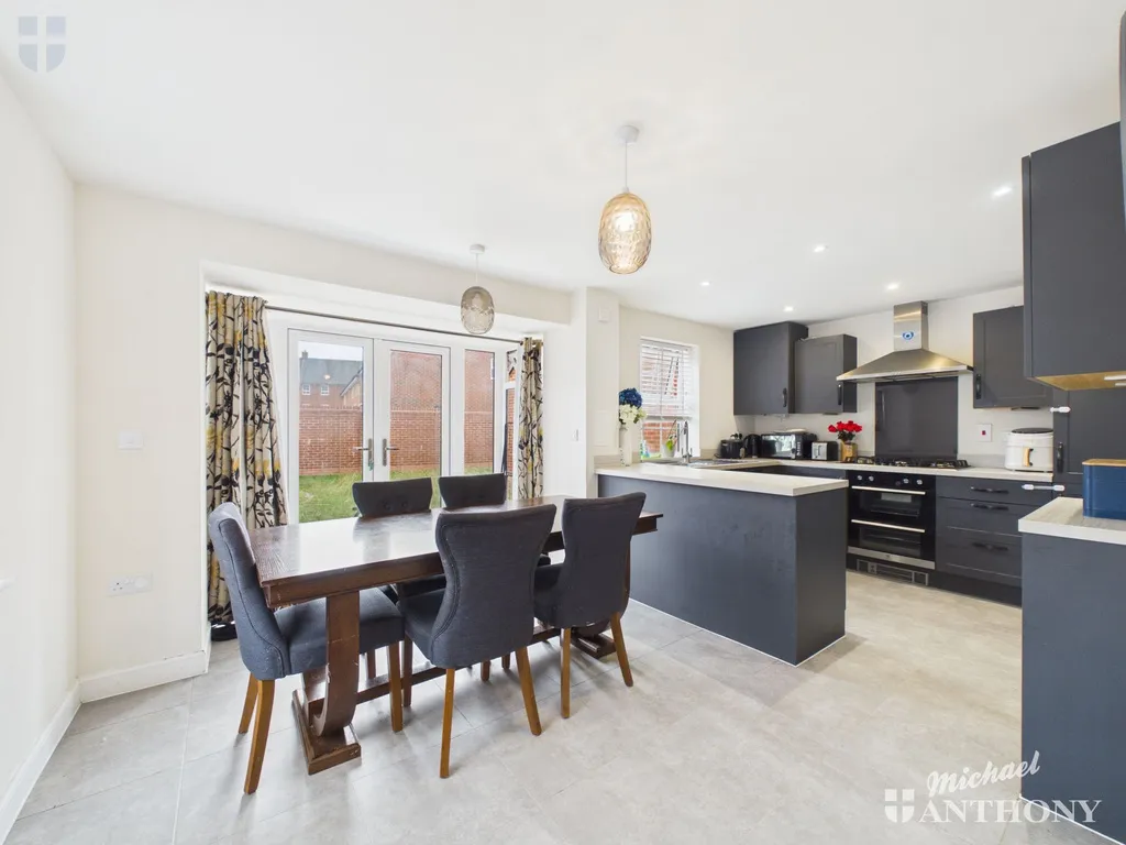 Sutton Grove, Kingsbrook, HP22, photo 15