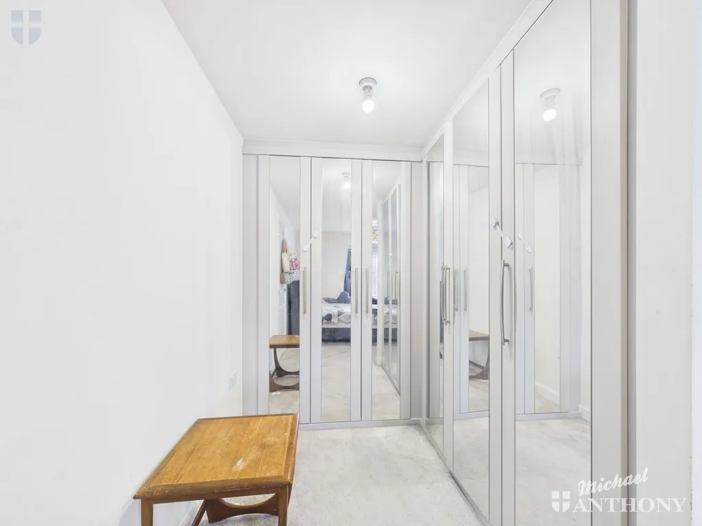 Sutton Grove, Kingsbrook, HP22, photo 9
