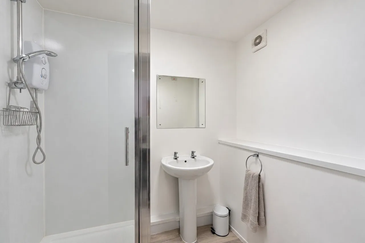 8 Cavendish House, Eastgate Gardens, Guildford, photo 6