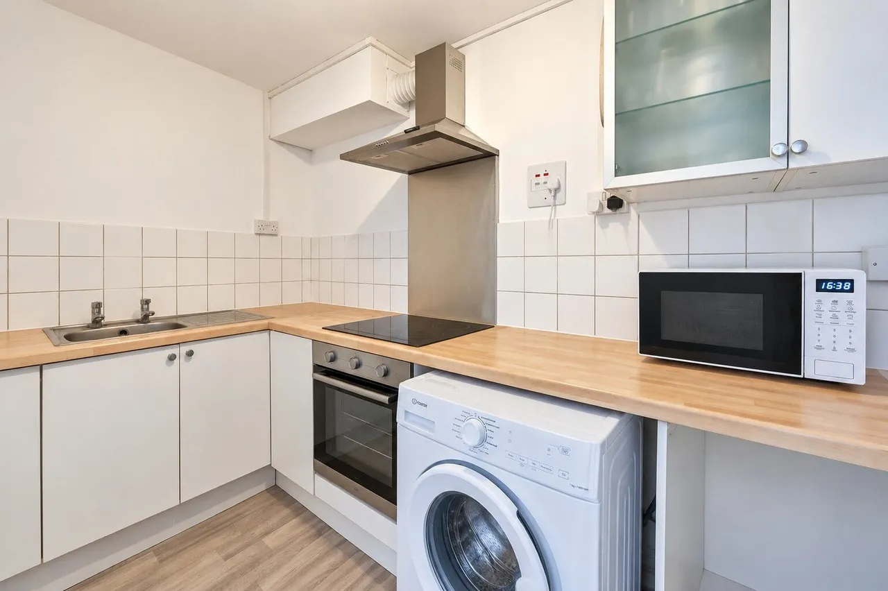 8 Cavendish House, Eastgate Gardens, Guildford, photo 4