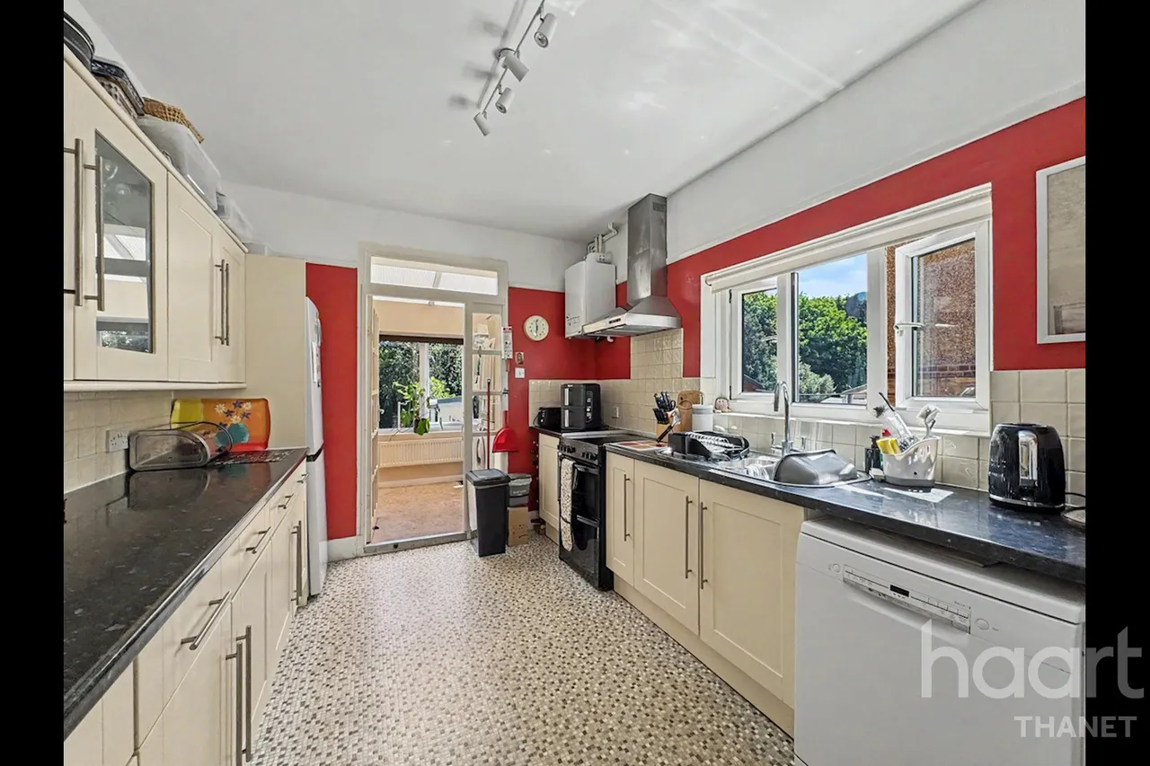 Tivoli Park Avenue, Margate, CT9, photo 10