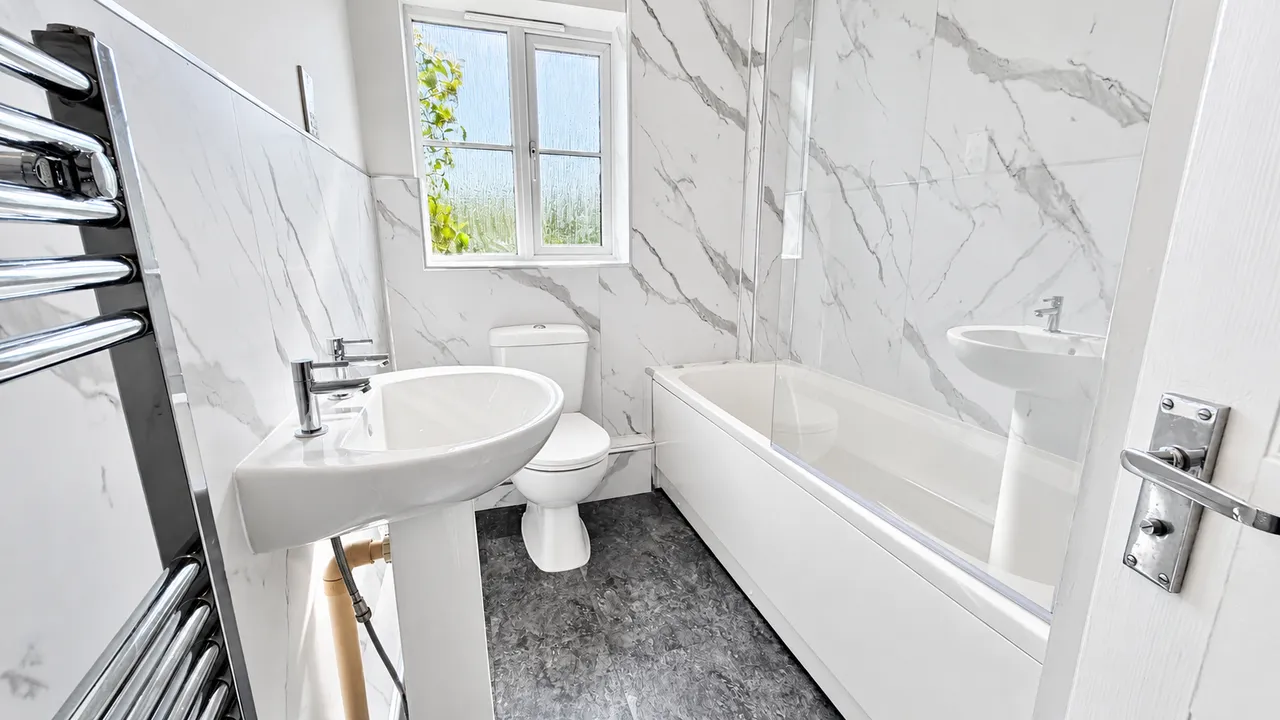 Petrel Close, Stockport, SK3, photo 2