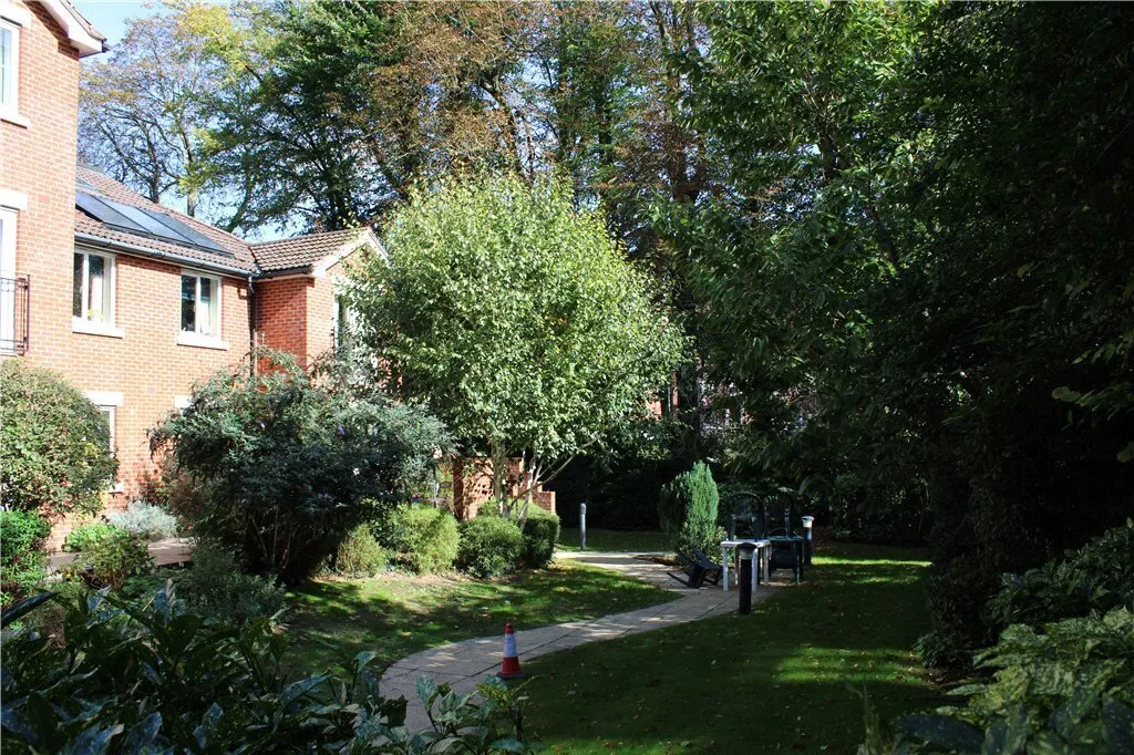 Dene Court, Stafford Road, Caterham, CR3, photo 9