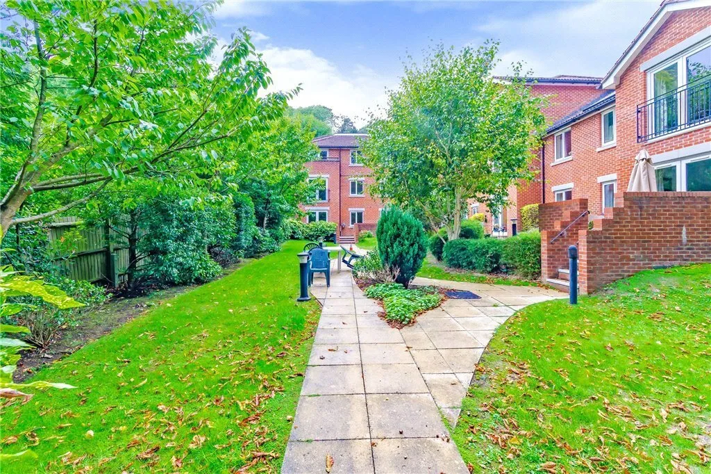 Dene Court, Stafford Road, Caterham, CR3, photo 15