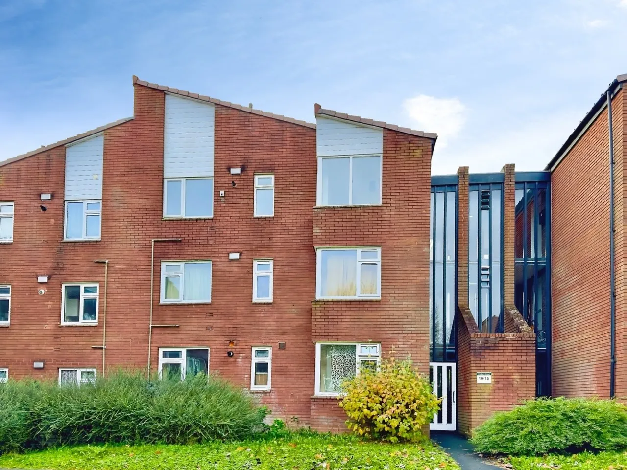 2 bed flat to rent — Delbury Court, Deercote, Telford TF3 2BS