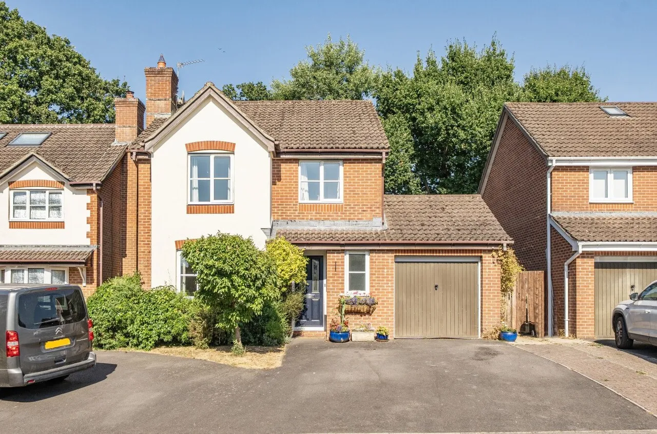 4 bed house for sale, Hazel Close, Colden Common, SO21