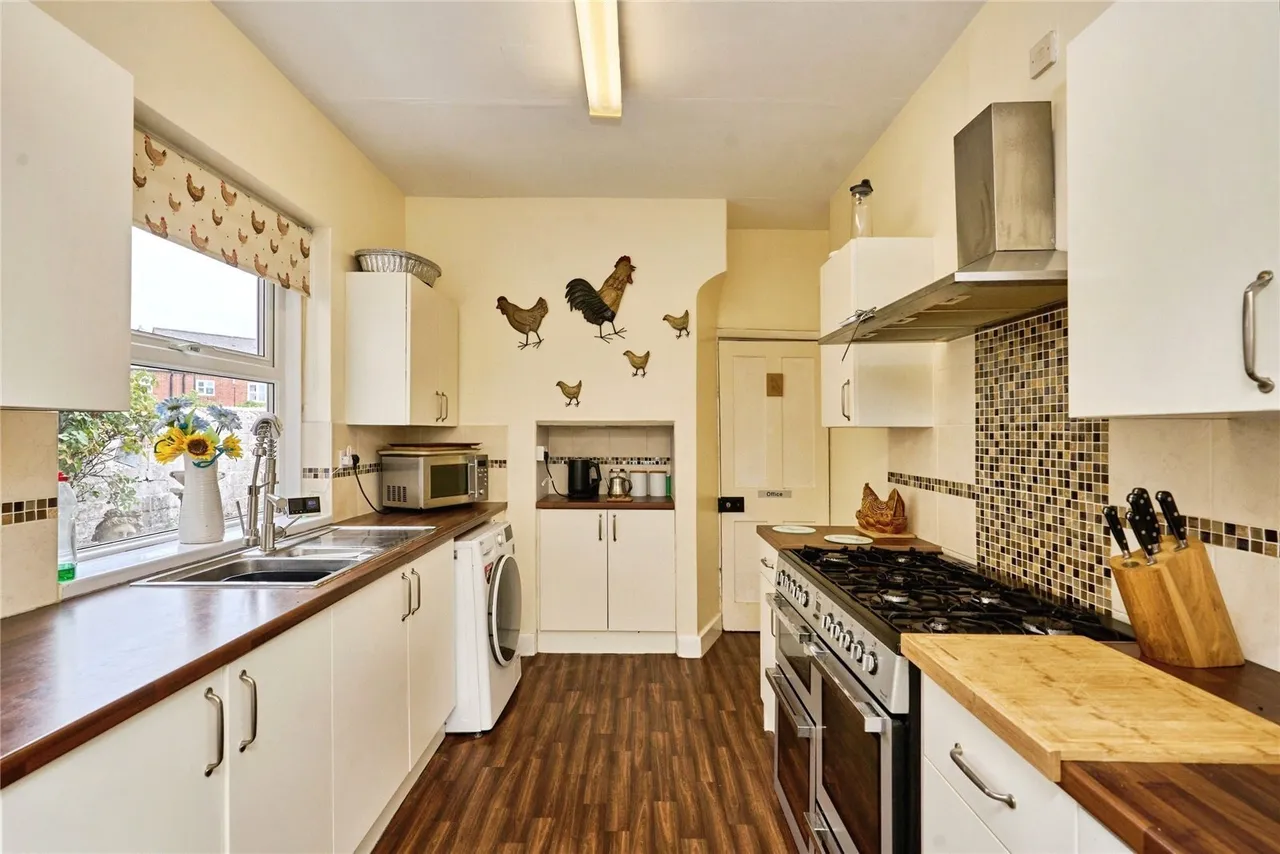 Carisbrooke Road, Newport, PO30, photo 3