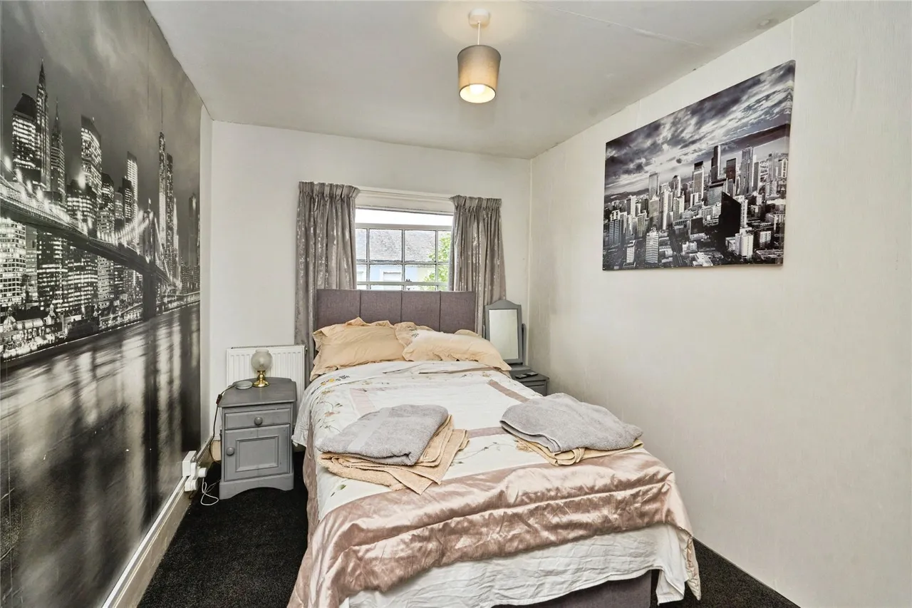 Carisbrooke Road, Newport, PO30, photo 17
