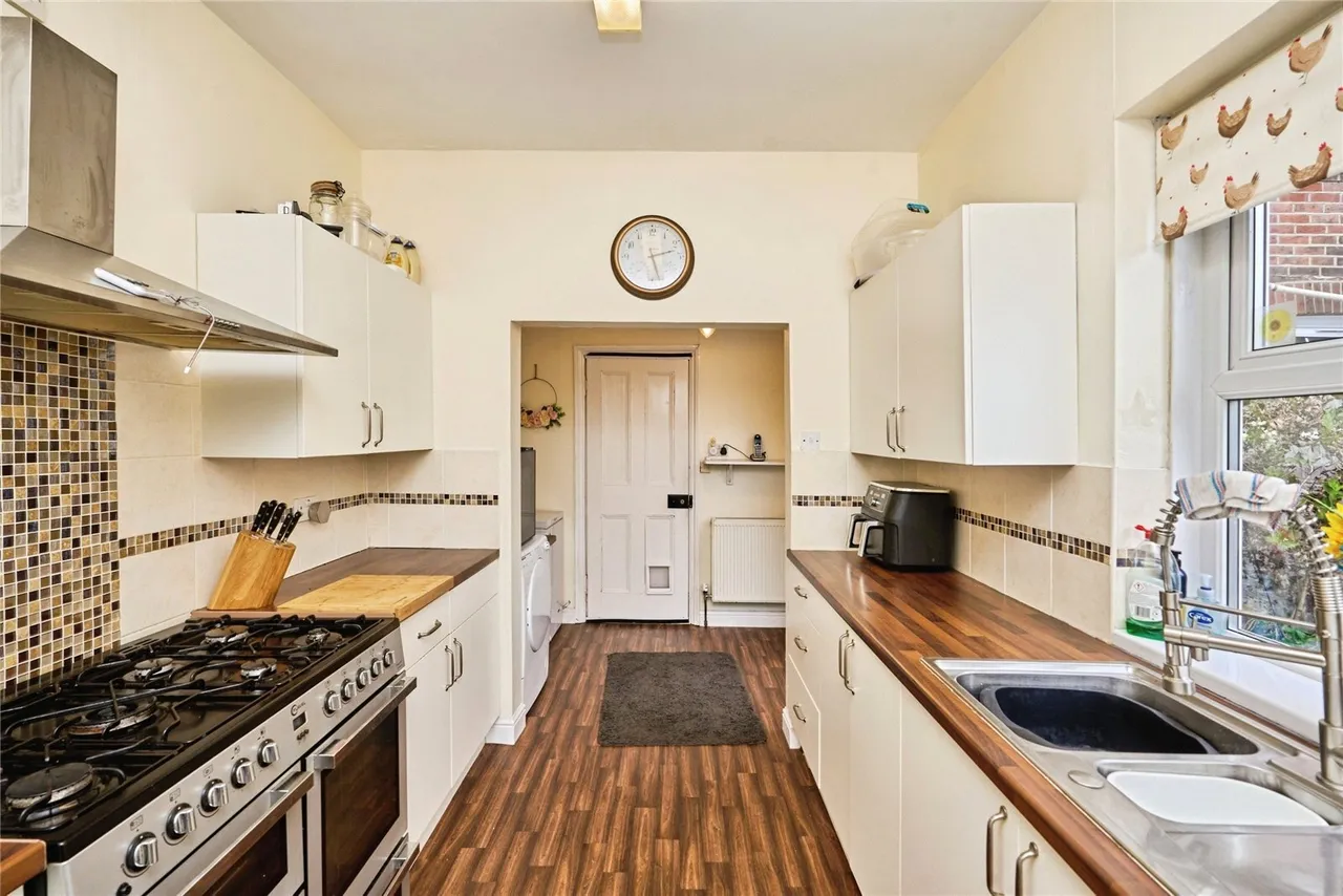 Carisbrooke Road, Newport, PO30, photo 2
