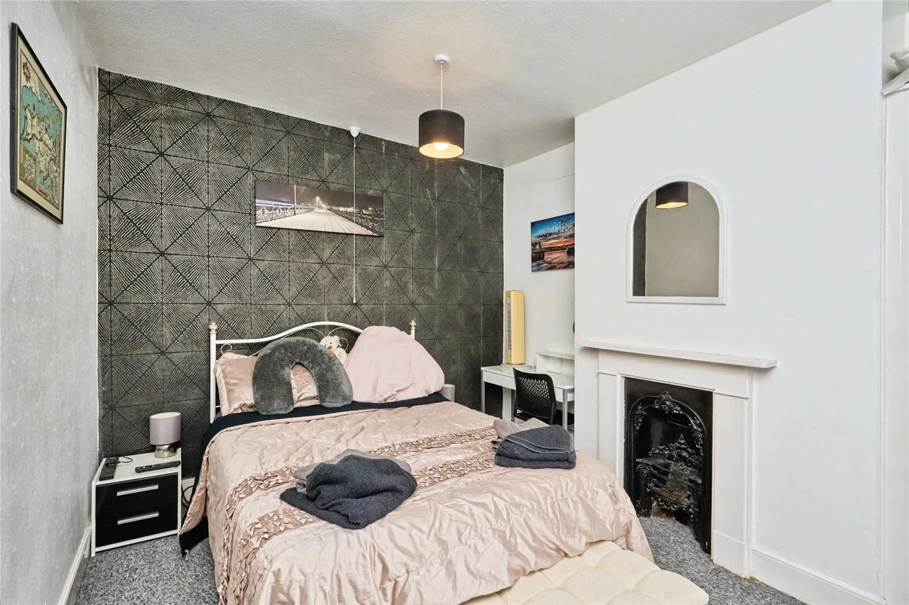 Carisbrooke Road, Newport, PO30, photo 19