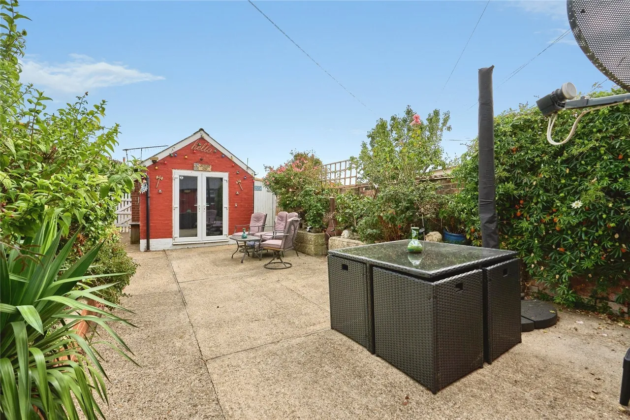 Carisbrooke Road, Newport, PO30, photo 4