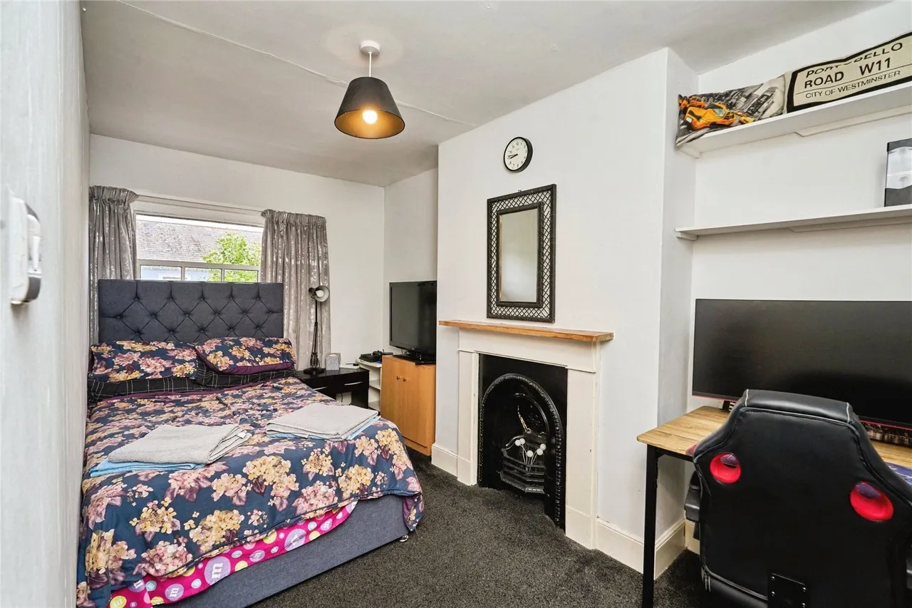 Carisbrooke Road, Newport, PO30, photo 20