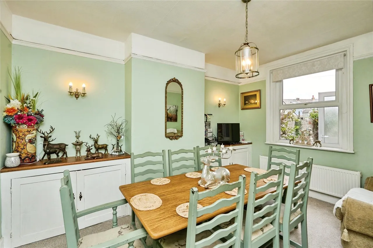 Carisbrooke Road, Newport, PO30, photo 10