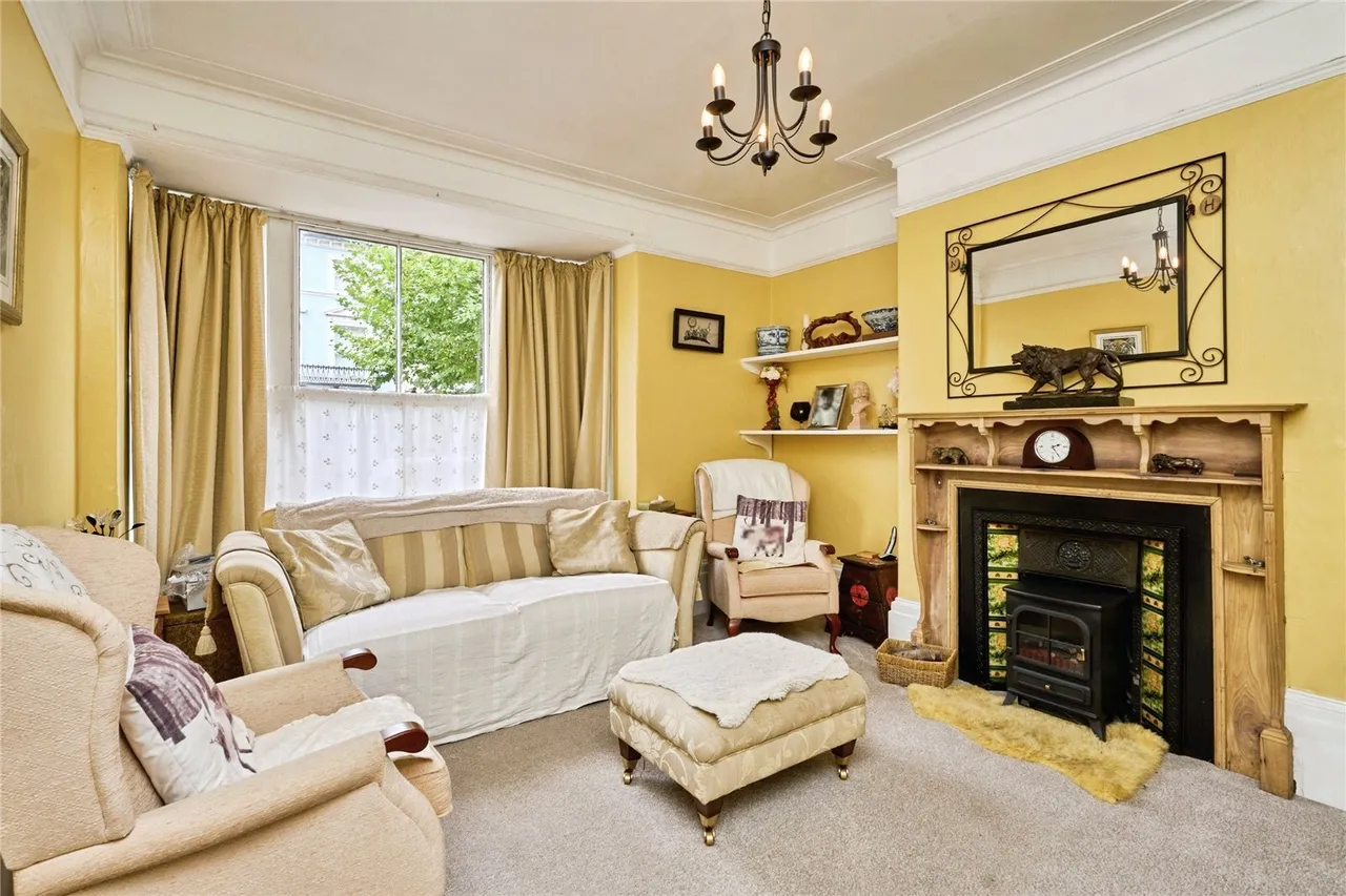 Carisbrooke Road, Newport, PO30, photo 9