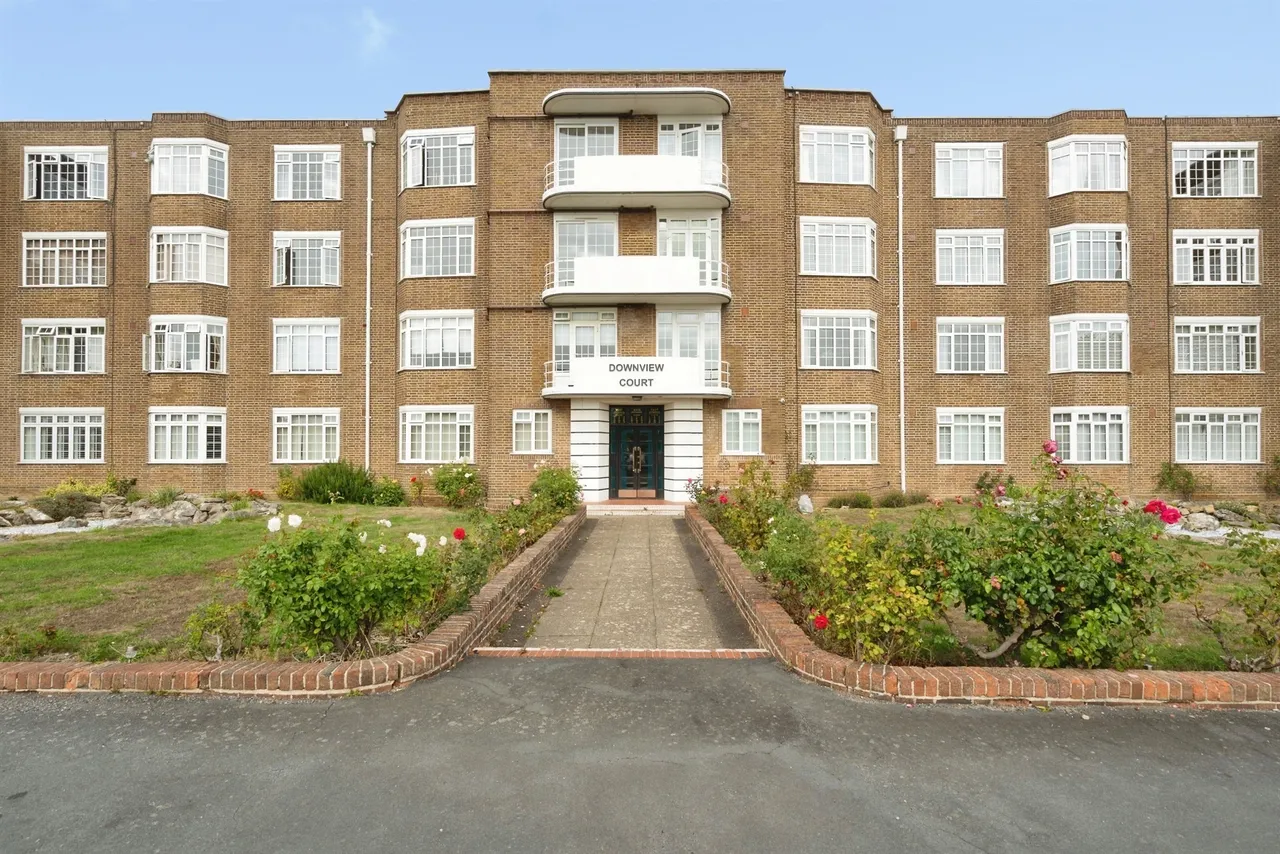 3 bed flat for sale, Boundary Road, Worthing, BN11