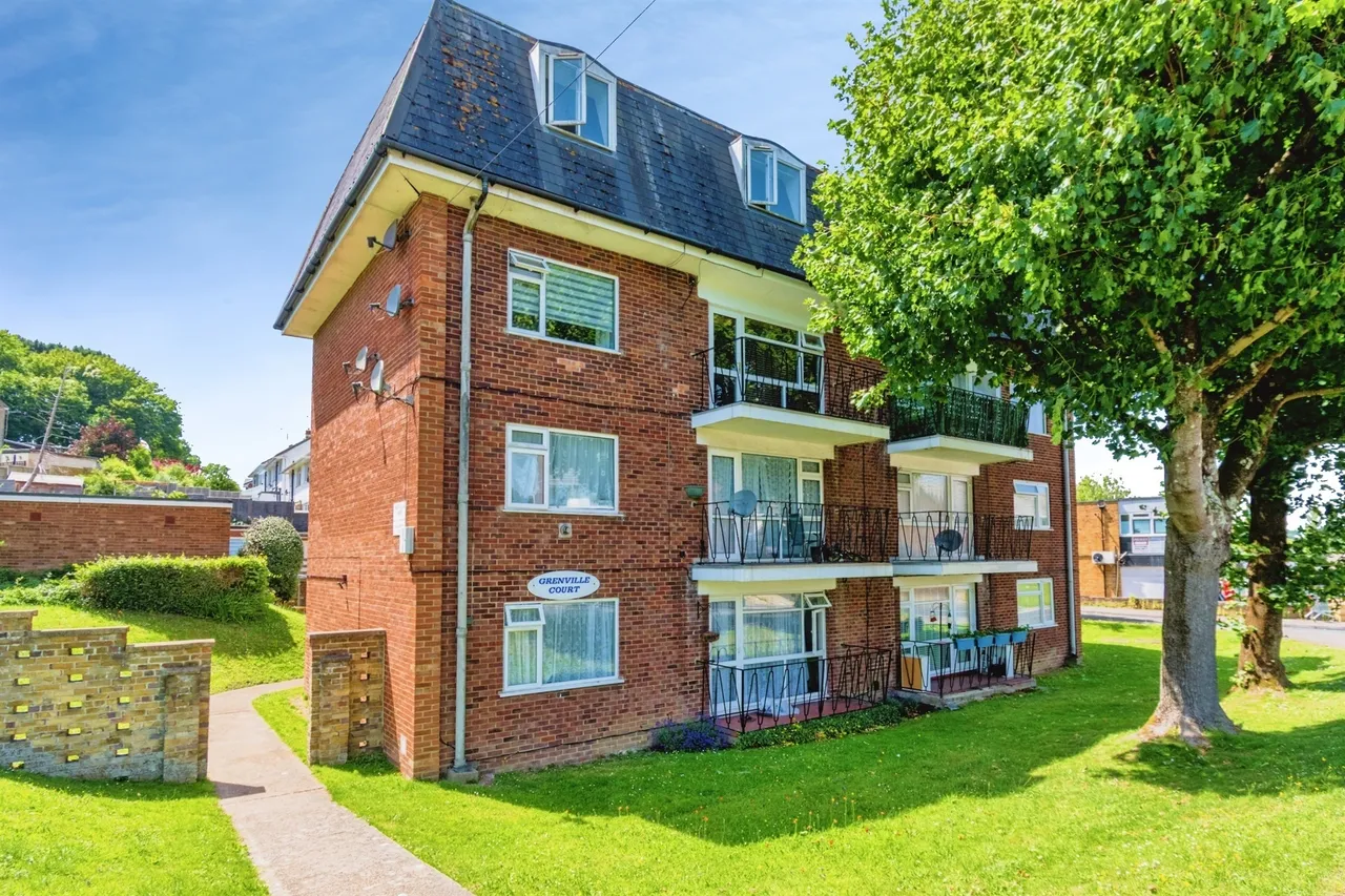 2 bed flat for sale — Old Farm Drive, Southampton