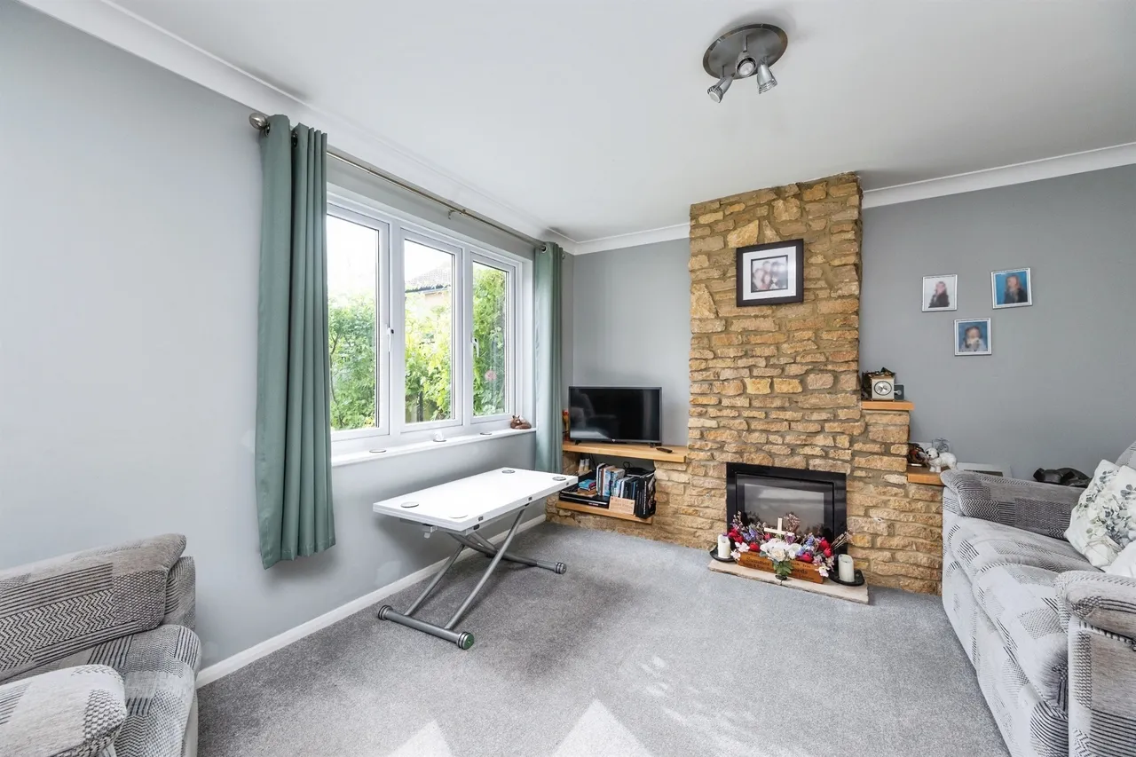Sunridge Close, Newport Pagnell, photo 2